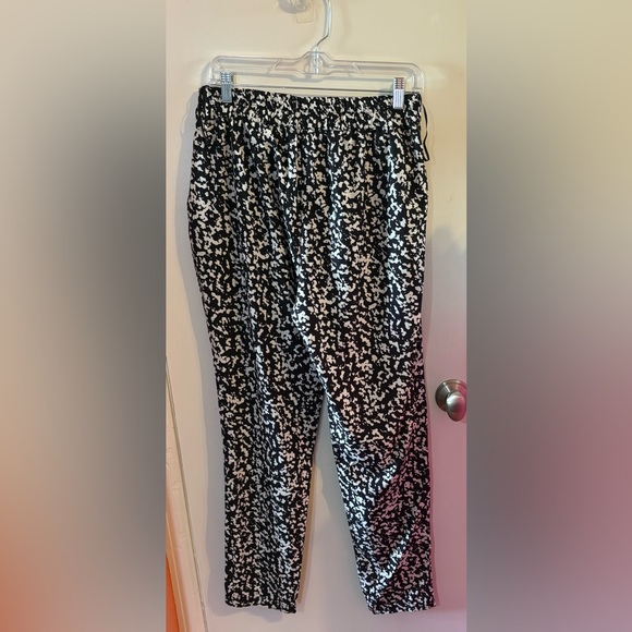 Stylish Black and White Women's Pants - Picture 2 of 3